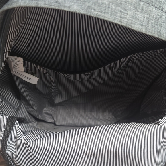 Herschel Backpack - Picture 3 of 5